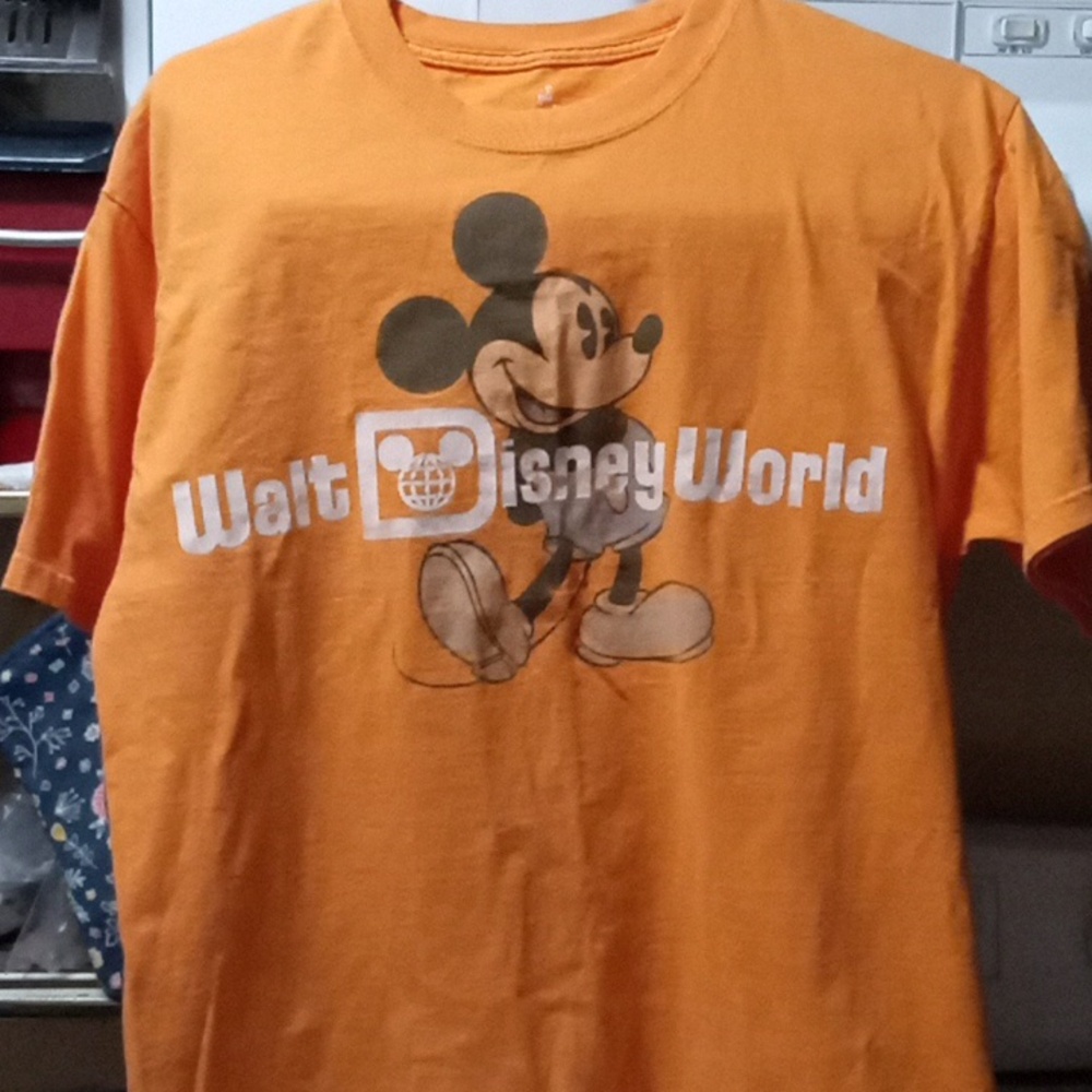Walt Disney World Mickey Mouse T-shirt (Medium)